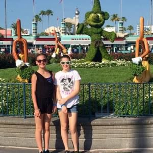 Meet your Posher, Adlee